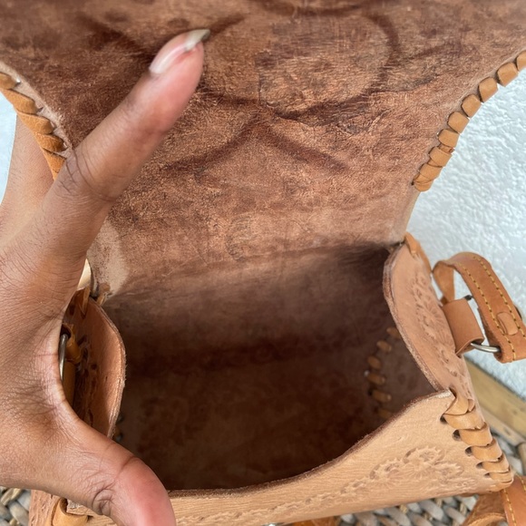 Authentic Rustic crossbody - Picture 3 of 5